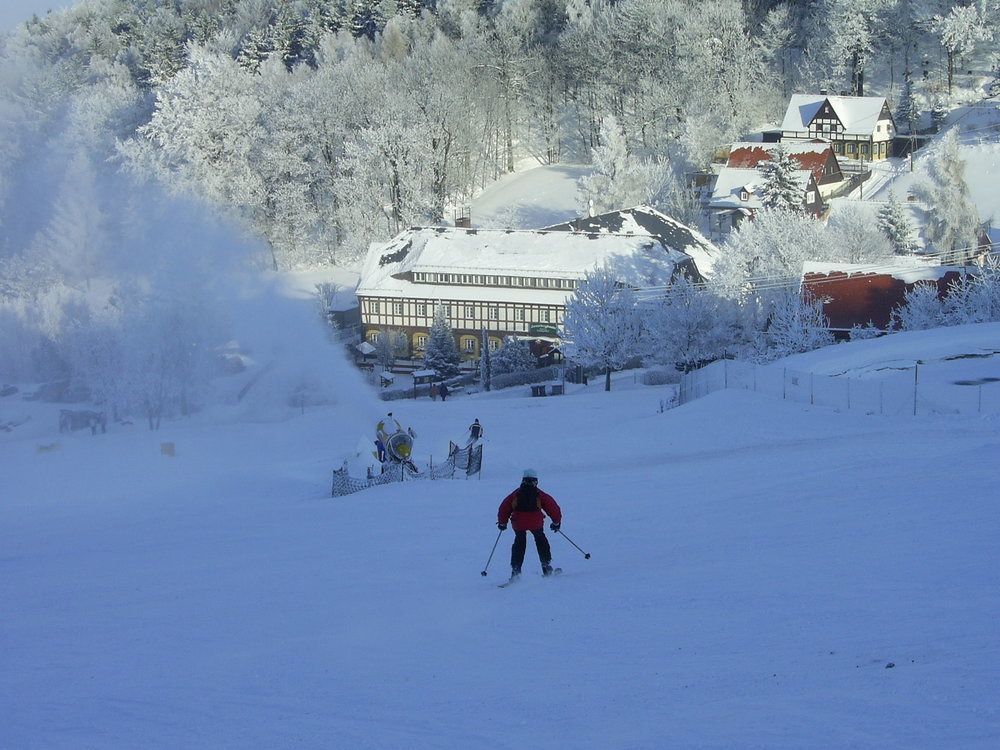 Wanderhotel Sonnebergbaude Waltersdorf  Esterno foto